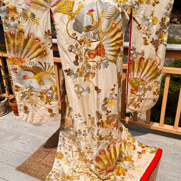 JAPANESE SILK UCHIKAKE WEDDING KIMONO WOMEN'S JAPAN MADE VINTAGE Minor Flaws - Picture 4 of 13